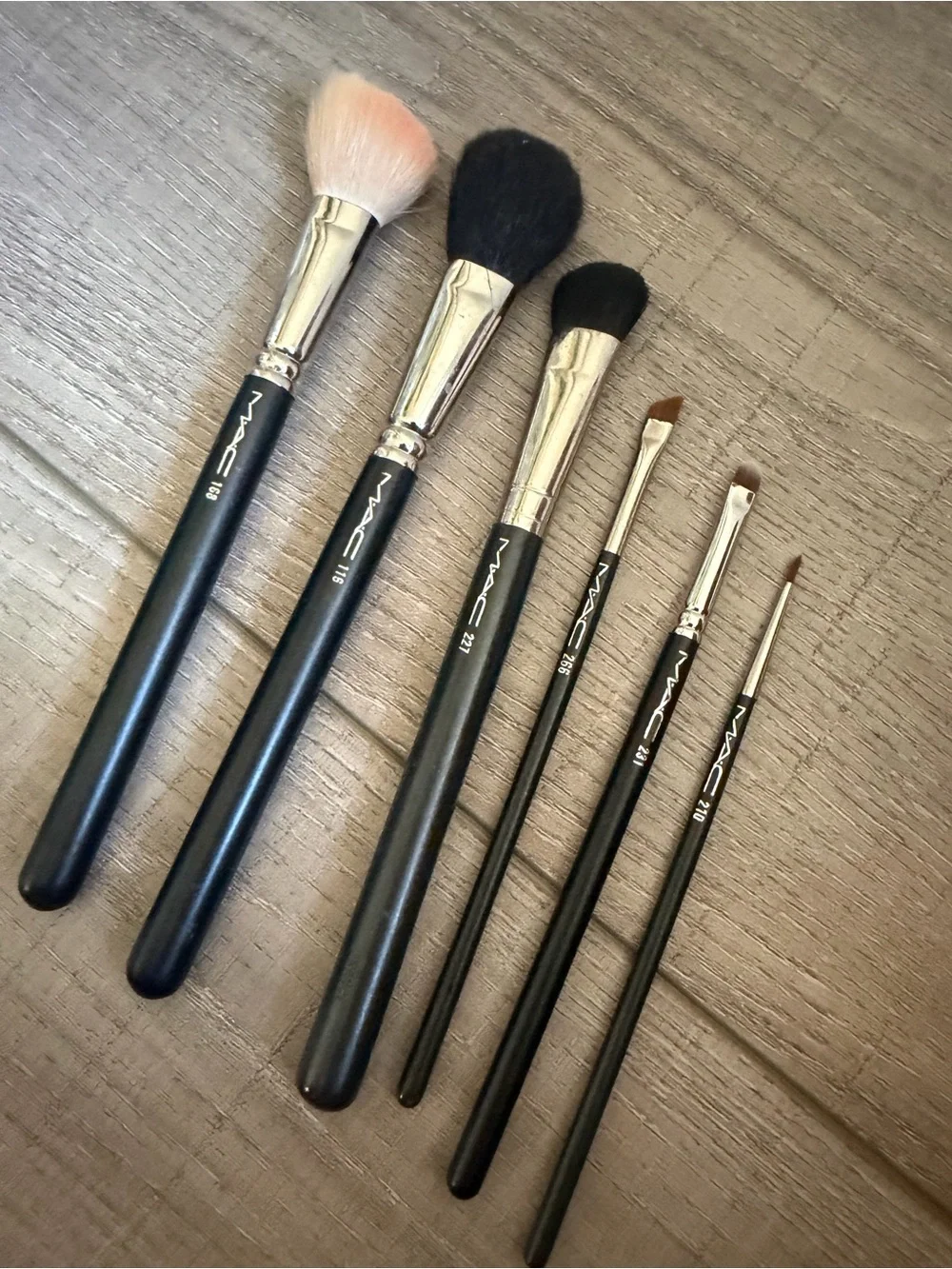 MAC Cosmetics Black Handle 6-Piece Brush Set with Pink-Tipped Powder Brush